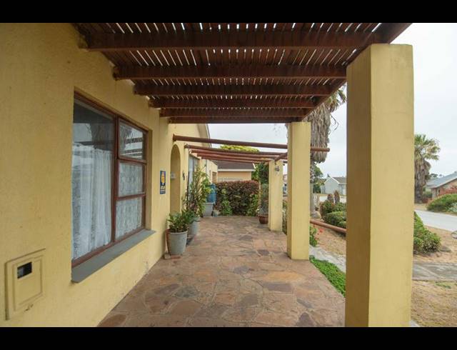 5 BEDROOM HOUSE FOR SALE IN BLUEWATER BAY